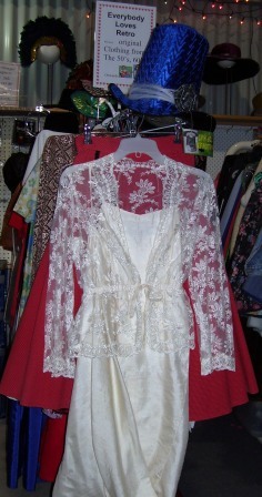 Vintage Pre-loved Wedding/bridal dress $200-00