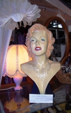 Fabulous 50s Marilyn Munroe Bust
